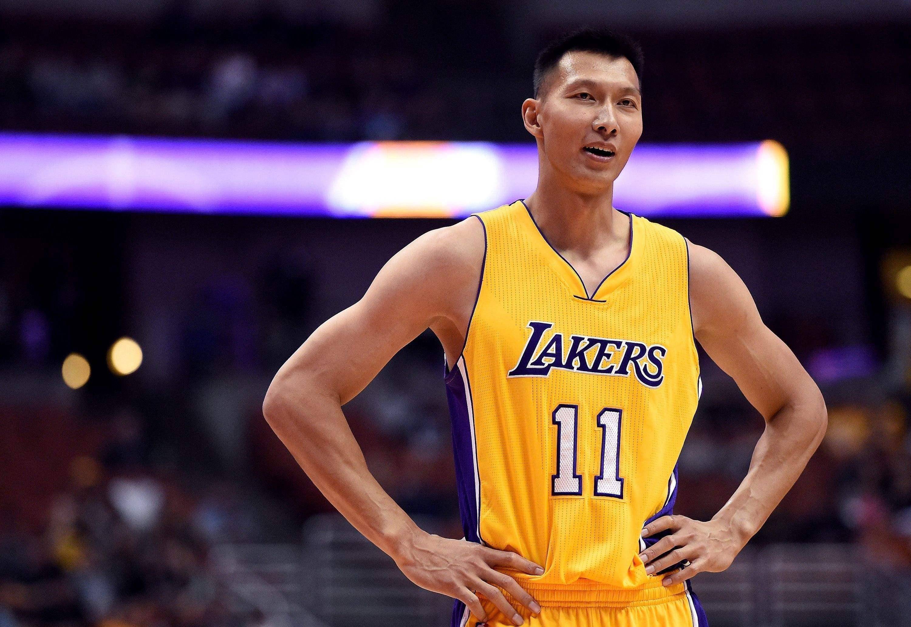 包含公牛横扫篮网，易建联惊艳四座的词条